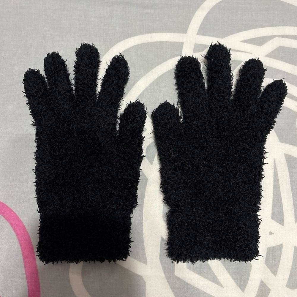 Black Fuzzy Gloves